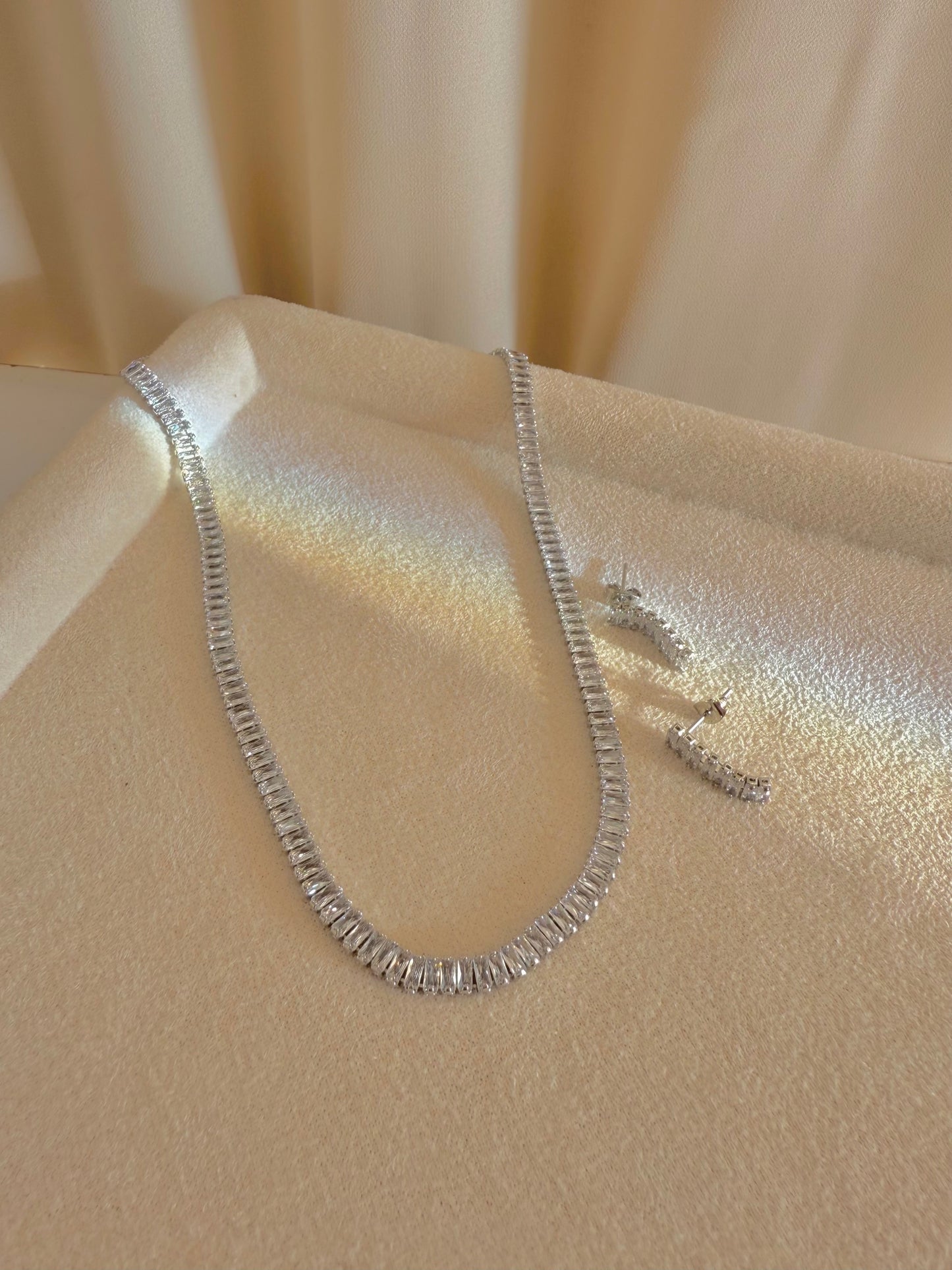 Beautiful trendy set.