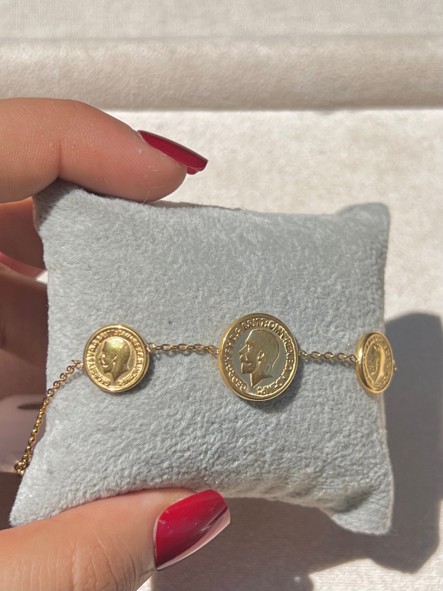 Round gold bracelet
