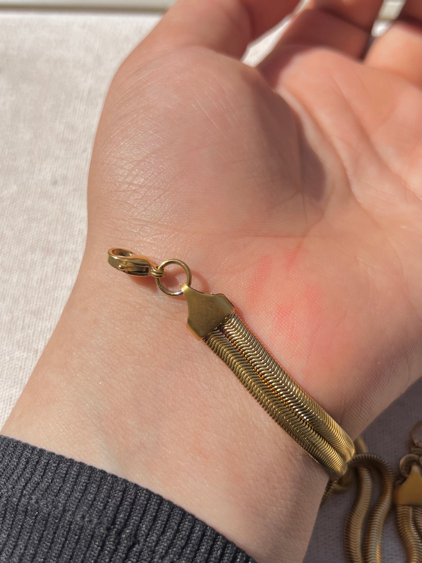 Fashionable Bracelet KNOT