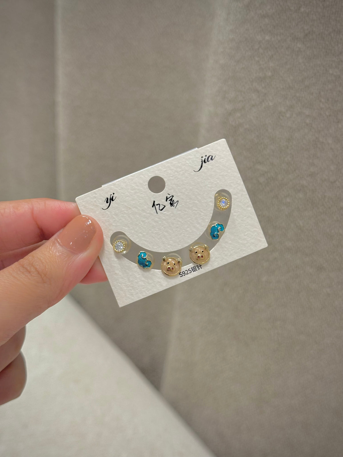 Trendy earrings