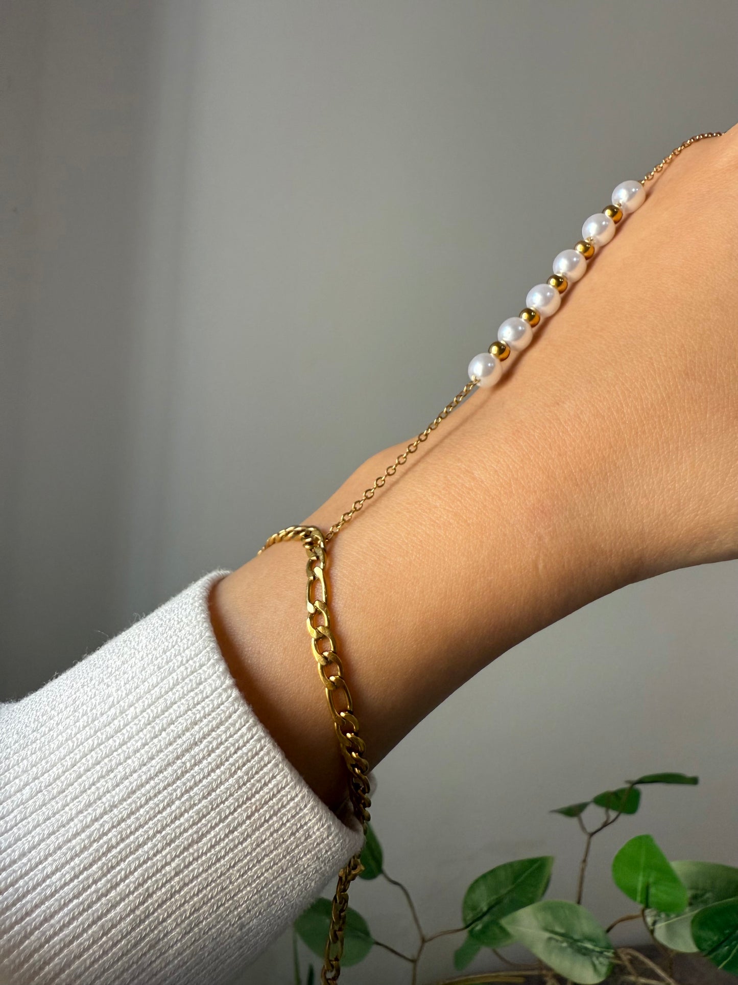 Pearly hand chain