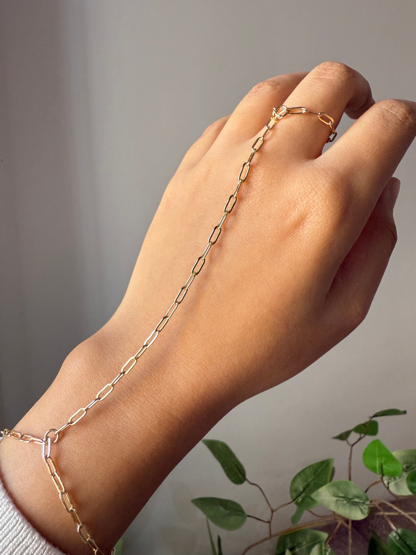 Basic hand chain