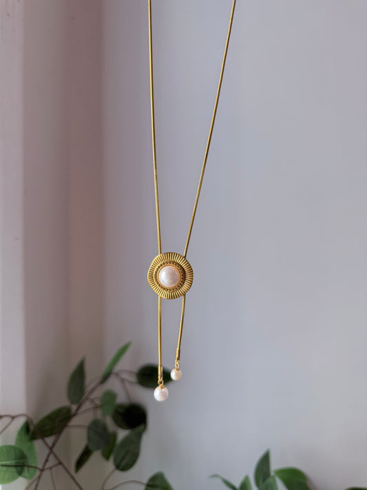 Pearly necklace